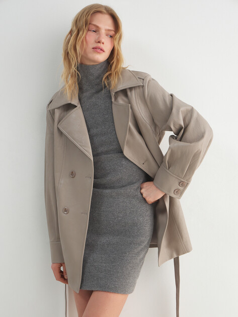 Женский плащ-тренч с поясом MAISON DAVID, Артикул ML-PU122002, пыльно-бежевый | 4922025. Ракурс 5