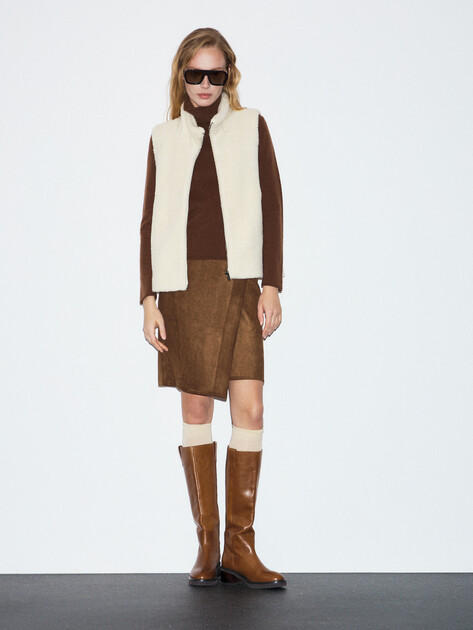 Женский жилет тедди MAISON DAVID, Артикул LUNETTE_TEDDY, молочно-белый | 4924311. Ракурс 2