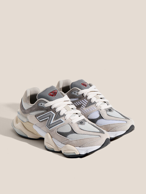 Женские кроссовки NEW BALANCE 9060, Артикул U9060, светло-серый | 4935790. Ракурс 2 Женские кроссовки NEW BALANCE 9060, Артикул U9060, светло-серый | 4935790. Ракурс 2