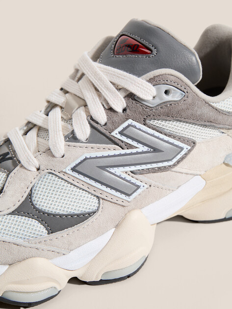 Женские кроссовки NEW BALANCE 9060, Артикул U9060, светло-серый | 4935790. Ракурс 3 Женские кроссовки NEW BALANCE 9060, Артикул U9060, светло-серый | 4935790. Ракурс 3
