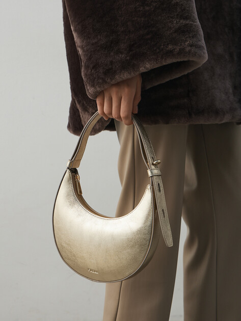 Женская сумка  FURLA, Артикул FURLA DELIZIA MINI SHOULDER BAG, золотой | 4937099. Ракурс 5