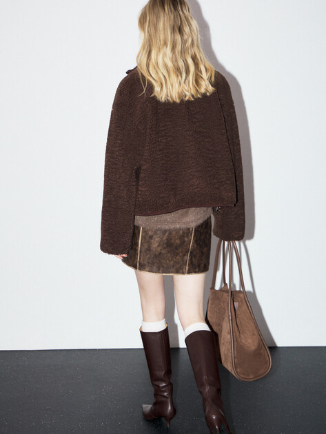 Женская куртка тедди MAISON DAVID, Артикул NICOLA_F, коричневый | 4940212. Ракурс 4 Женская куртка тедди MAISON DAVID, Артикул NICOLA_F, коричневый | 4940212. Ракурс 4