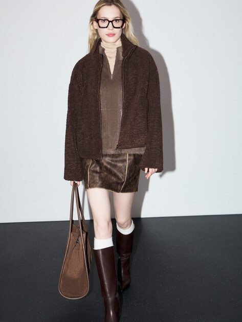 Женская куртка тедди MAISON DAVID, Артикул NICOLA_F, коричневый | 4940212. Ракурс 5 Женская куртка тедди MAISON DAVID, Артикул NICOLA_F, коричневый | 4940212. Ракурс 5