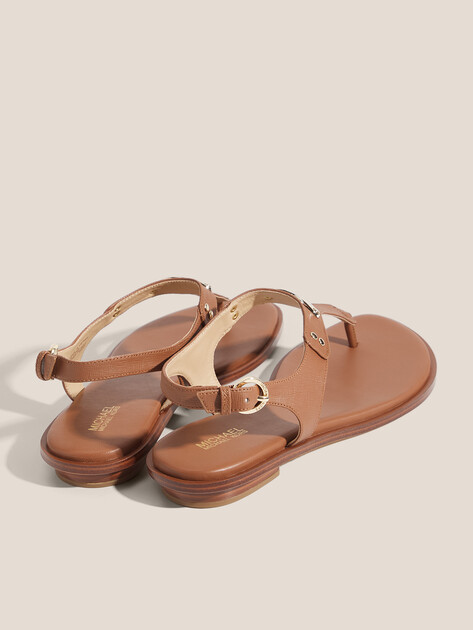 Женские сандалии MICHAEL KORS MK PLATE THONG, Артикул 40U2MKFA1L, коричневый | 4944466. Ракурс 5