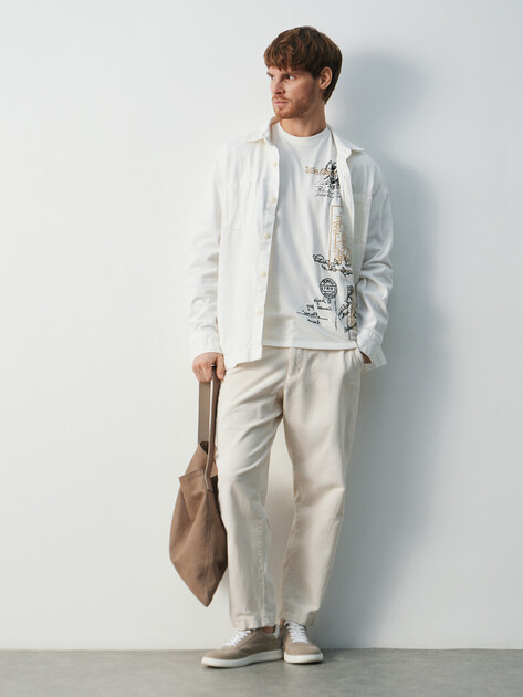 Мужская футболка GUESS SS BSC 1981 POSTAGE TEE, Артикул M5BI64KBW41, белый | 4947597. Ракурс 2