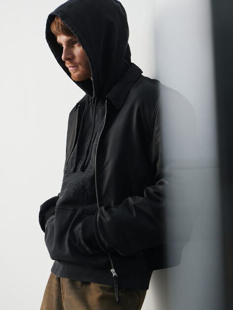 Мужское худи GUESS ECO TYLER HVY GUESS HOODIE, Артикул M5BQ21KCNY4, черный | 4948944. Ракурс 5 Мужское худи GUESS ECO TYLER HVY GUESS HOODIE, Артикул M5BQ21KCNY4, черный | 4948944. Ракурс 5