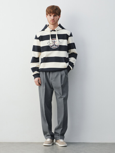 Мужское худи GUESS MARINA HOODIE SWEATSHIRT, Артикул M5YQ28K0252, черный | 4949035. Ракурс 2