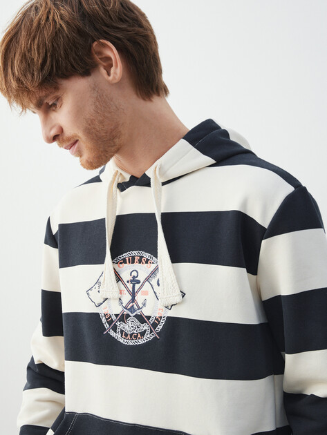 Мужское худи GUESS MARINA HOODIE SWEATSHIRT, Артикул M5YQ28K0252, черный | 4949035. Ракурс 3