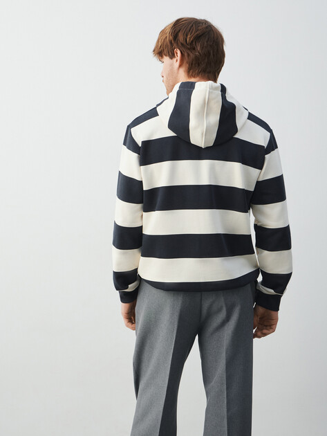 Мужское худи GUESS MARINA HOODIE SWEATSHIRT, Артикул M5YQ28K0252, черный | 4949035. Ракурс 4