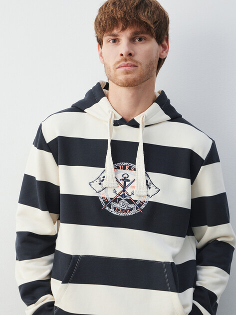 Мужское худи GUESS MARINA HOODIE SWEATSHIRT, Артикул M5YQ28K0252, черный | 4949035. Ракурс 5