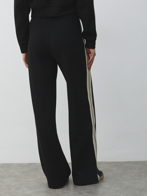 Женские брюки GUESS MURIEL STRAIGHT LEG PANTS, Артикул V5BB16KCX52, черный | 4952309. Ракурс 4 Женские брюки GUESS MURIEL STRAIGHT LEG PANTS, Артикул V5BB16KCX52, черный | 4952309. Ракурс 4