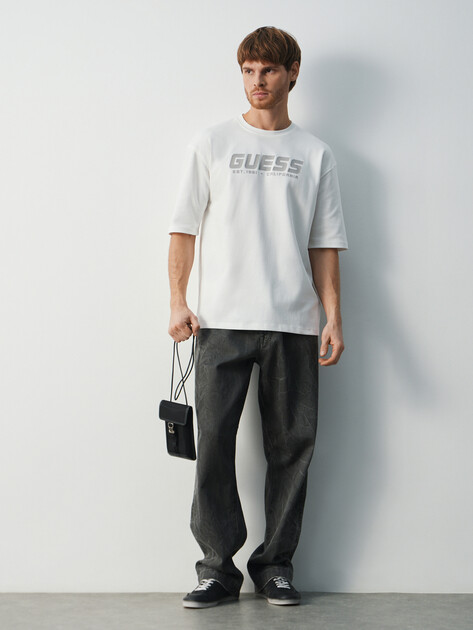 Мужская футболка GUESS GOHAN CN T-SHIRT, Артикул Z5BI03K1871, белый | 4960833. Ракурс 2 Мужская футболка GUESS GOHAN CN T-SHIRT, Артикул Z5BI03K1871, белый | 4960833. Ракурс 2