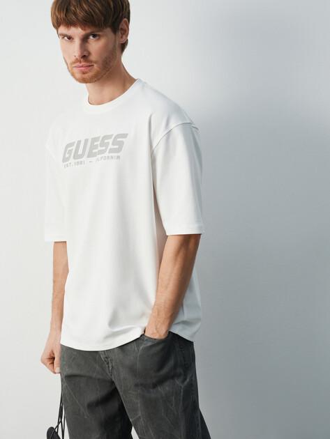 Мужская футболка GUESS GOHAN CN T-SHIRT, Артикул Z5BI03K1871, белый | 4960833. Ракурс 4 Мужская футболка GUESS GOHAN CN T-SHIRT, Артикул Z5BI03K1871, белый | 4960833. Ракурс 4