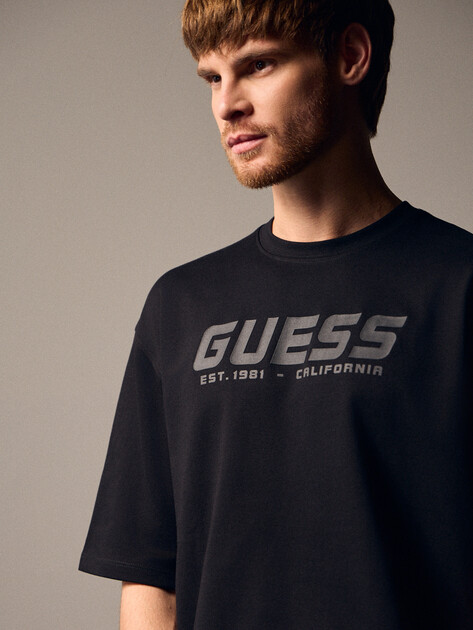 Мужская футболка GUESS GOHAN CN T-SHIRT, Артикул Z5BI03K1871, черный | 4960840. Ракурс 3