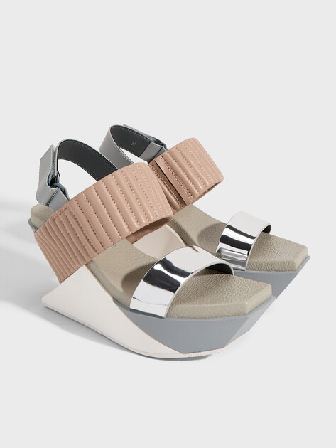 Женские босоножки UNITED NUDE Delta Wedge Puffier, Артикул Delta Wedge Puffier, темно-бежевый | 4962188. Ракурс 2 Женские босоножки UNITED NUDE Delta Wedge Puffier, Артикул Delta Wedge Puffier, темно-бежевый | 4962188. Ракурс 2