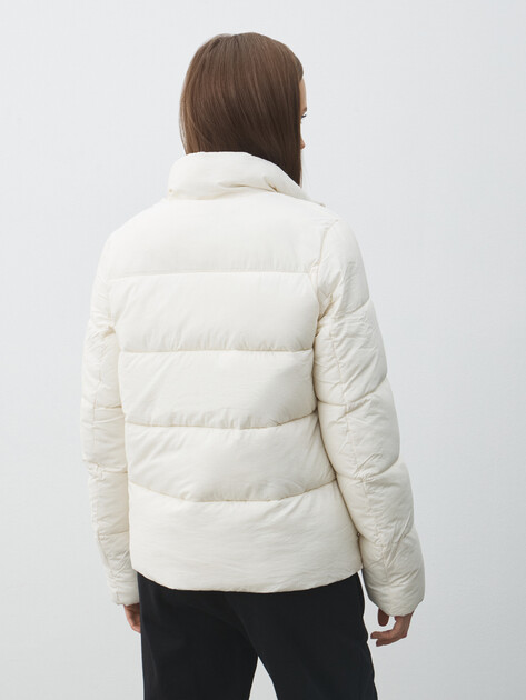 Женский пуховик GUESS NEW CLAUDIA LIGHT PUFFER JACKE, Артикул V4YL03WFUD0, белый | 4963154. Ракурс 4