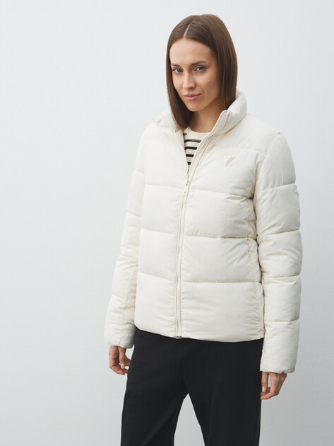Женский пуховик GUESS NEW CLAUDIA LIGHT PUFFER JACKE, Артикул V4YL03WFUD0, белый | 4963154. Ракурс 5