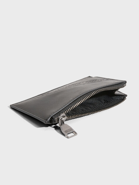 Мужской картхолдер DIESEL FLAG-D CARD HOLDER III, Артикул X10617, черный | 4965453. Ракурс 3 Мужской картхолдер DIESEL FLAG-D CARD HOLDER III, Артикул X10617, черный | 4965453. Ракурс 3