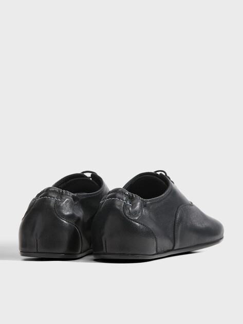Женские оксфорды MM6 MAISON MARGIELA LACE-UPS, Артикул S59WQ0123, черный | 4969319. Ракурс 5 Женские оксфорды MM6 MAISON MARGIELA LACE-UPS, Артикул S59WQ0123, черный | 4969319. Ракурс 5