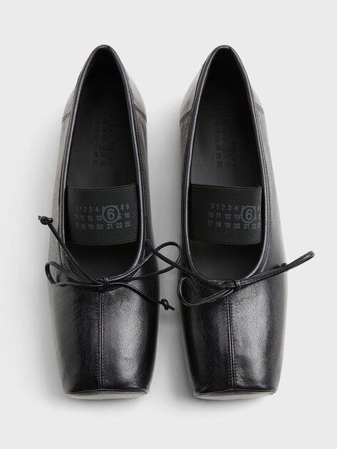 Женские балетки мэри-джейн MM6 MAISON MARGIELA BALLET SHOE, Артикул S59WZ0103, черный | 4969923. Ракурс 4