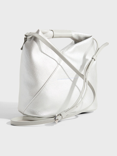 Женская сумка  MM6 MAISON MARGIELA Japanese Crossbody Bag, Артикул SB6WD0026, серебряный | 4970323. Ракурс 3
