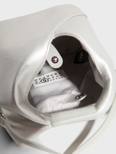 Женская сумка  MM6 MAISON MARGIELA Japanese Crossbody Bag, Артикул SB6WD0026, серебряный | 4970323. Ракурс 4