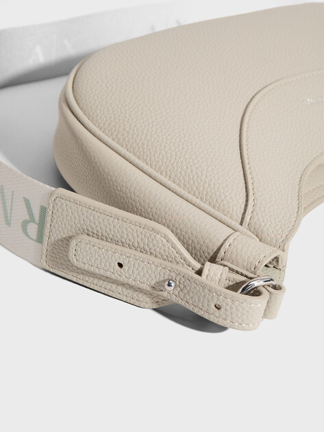 Женская сумка через плечо кросс-боди ARMANI EXCHANGE WAVE HOBO S, Артикул 942883, бледно-серый | 4979477. Ракурс 2