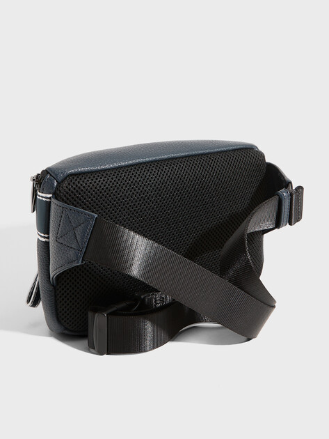 Мужская поясная сумка ARMANI EXCHANGE IAN WAISTBAG, Артикул XM002834, темно-синий | 4979586. Ракурс 3
