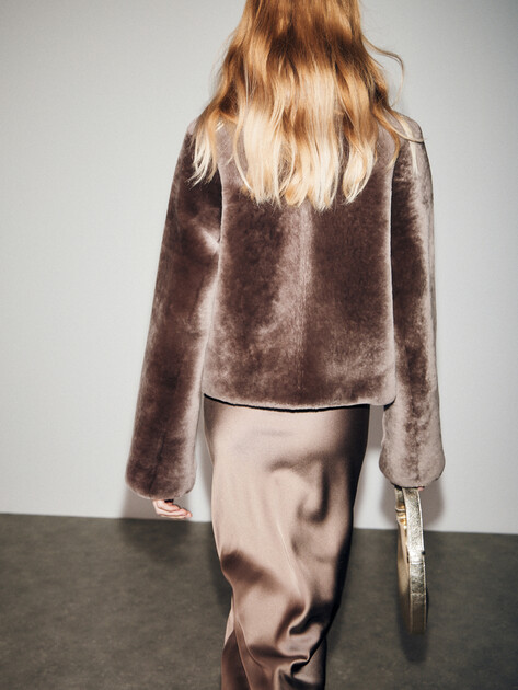 Женская шуба MAISON DAVID, Артикул CATARINA_STR, шоколадный | 4985902. Ракурс 4 Женская шуба MAISON DAVID, Артикул CATARINA_STR, шоколадный | 4985902. Ракурс 4