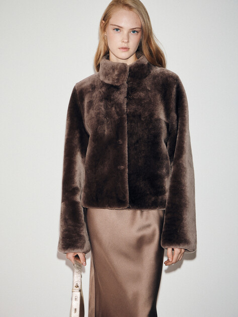 Женская шуба MAISON DAVID, Артикул CATARINA_STR, шоколадный | 4985902. Ракурс 6 Женская шуба MAISON DAVID, Артикул CATARINA_STR, шоколадный | 4985902. Ракурс 6