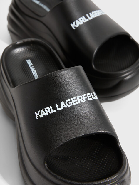 Женские сланцы KARL LAGERFELD KONTOUR SLIDE Karl Logo Slider, Артикул KL88900A, черный | 4992075. Ракурс 3