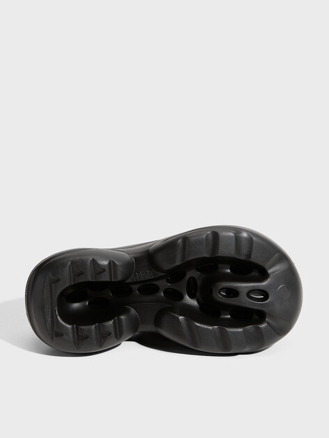 Женские сланцы KARL LAGERFELD KONTOUR SLIDE Karl Logo Slider, Артикул KL88900A, черный | 4992075. Ракурс 6