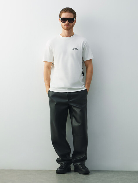 Мужская футболка GUESS SS BSC MEMORIES TEE, Артикул M5BI63KBZV1, белый | 4992288. Ракурс 2