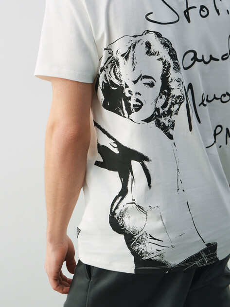 Мужская футболка GUESS SS BSC MEMORIES TEE, Артикул M5BI63KBZV1, белый | 4992288. Ракурс 3