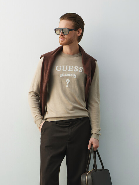 Мужской джемпер GUESS HAMMOND CN LS LOGO BASIC SWTR, Артикул M5YR00Z0122, пыльно-бежевый | 4992656. Ракурс 5