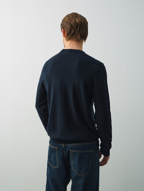 Мужской джемпер GUESS HAMMOND CN LS LOGO BASIC SWTR, Артикул M5YR00Z0122, темно-синий | 4992661. Ракурс 4