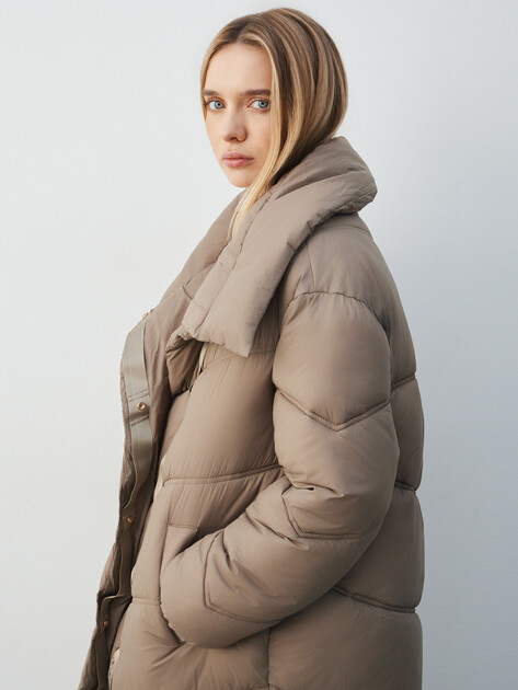 Женский пуховик GUESS SAMANTA SOFT PUFFA, Артикул W5BL39W2862, пыльно-коричневый | 4993978. Ракурс 5