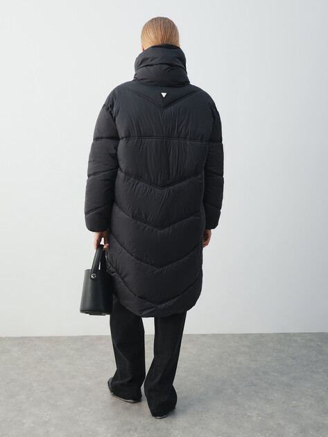 Женский пуховик GUESS SAMANTA SOFT PUFFA, Артикул W5BL39W2862, черный | 4993983. Ракурс 4