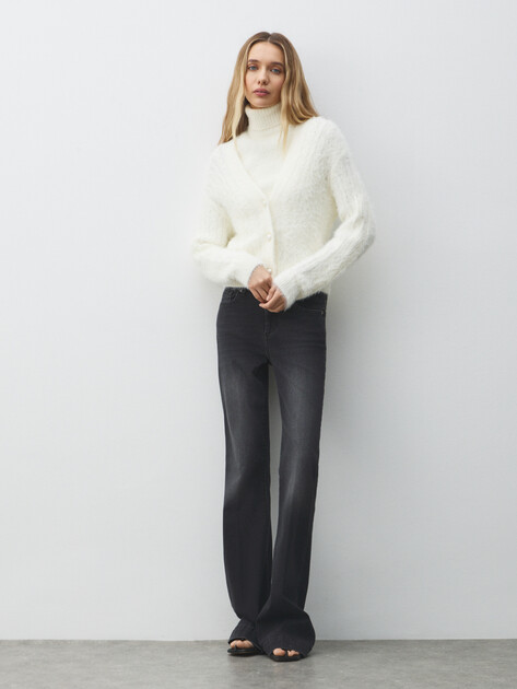 Женский кардиган GUESS LS VN KINAKO FUZZY CARDIGAN, Артикул W5BR0DZ3BH0, белый | 4994009. Ракурс 2