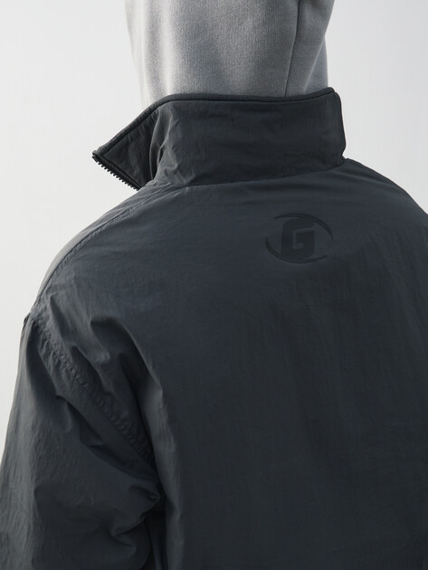 Мужская куртка GUESS GHIGO HIGH NECK JACKET, Артикул Z5BL07WGTN2, темно-серый | 4994317. Ракурс 3