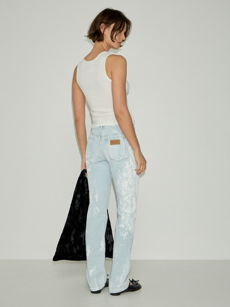 Женские прямые джинсы  MM6 MAISON MARGIELA, Артикул S62LB0216, светло-голубой | 4997672. Ракурс 3