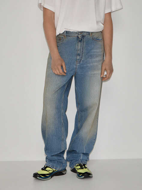 Мужские джинсы MM6 MAISON MARGIELA PANTS 5 POCKETS, Артикул SH2LA0053, голубой | 4999655. Ракурс 2 Мужские джинсы MM6 MAISON MARGIELA PANTS 5 POCKETS, Артикул SH2LA0053, голубой | 4999655. Ракурс 2