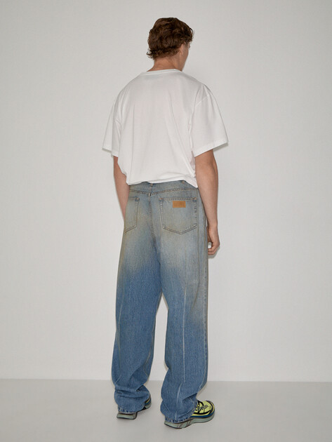 Мужские джинсы MM6 MAISON MARGIELA PANTS 5 POCKETS, Артикул SH2LA0053, голубой | 4999655. Ракурс 3 Мужские джинсы MM6 MAISON MARGIELA PANTS 5 POCKETS, Артикул SH2LA0053, голубой | 4999655. Ракурс 3