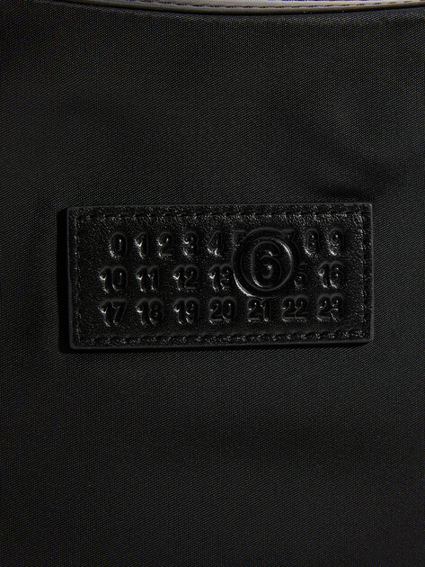 Сумка через плечо MM6 MAISON MARGIELA POUCH N/S, Артикул SB6WG0026, черный | 5001275. Ракурс 2