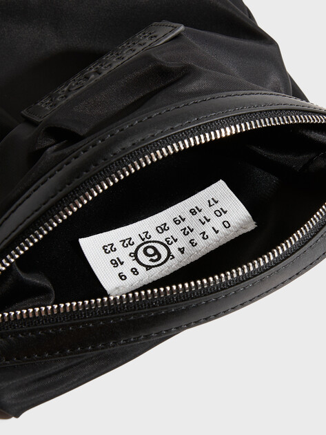 Сумка через плечо MM6 MAISON MARGIELA POUCH N/S, Артикул SB6WG0026, черный | 5001275. Ракурс 4