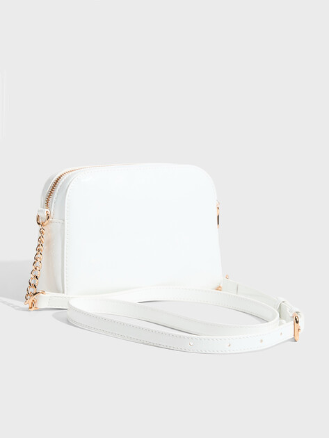 Женская сумка через плечо кросс-боди LOVE MOSCHINO ENAMELED LOGO PATENT, Артикул JC4250PP SS26, белый | 5006234. Ракурс 3