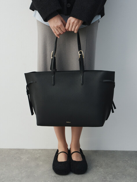 Женский тоут FURLA, Артикул FURLA AVA L TOTE W/ZIP, черный | 5009887. Ракурс 5