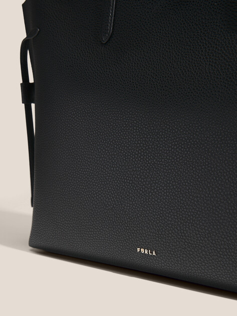 Женский тоут FURLA, Артикул FURLA AVA L TOTE W/ZIP, черный | 5009887. Ракурс 2