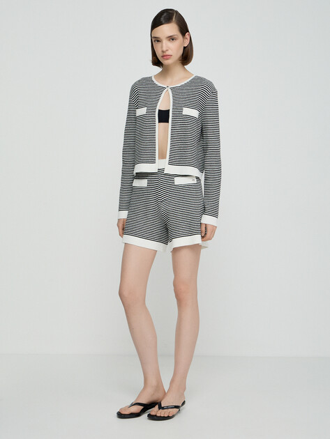 Женские шорты KARL LAGERFELD ikon striped knit shorts, Артикул B2W10102, черный | 5010908. Ракурс 5