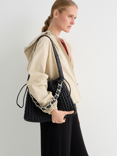 Женская сумка KARL LAGERFELD k/weave md drawstr shb chain, Артикул B2W30033, черный | 5013766. Ракурс 5 Женская сумка KARL LAGERFELD k/weave md drawstr shb chain, Артикул B2W30033, черный | 5013766. Ракурс 5
